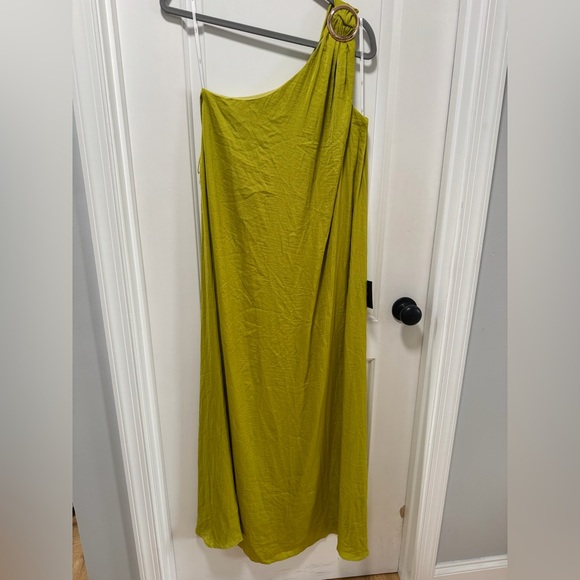 Lulus Goddess Aura NWT size XS Chartreuse Satin One-Shoulder Maxi Dress No Belt - Picture 4 of 13